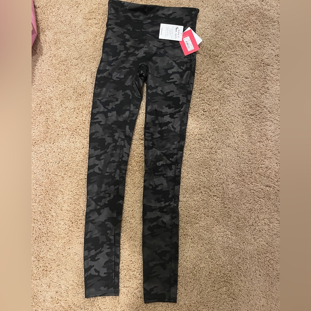 Spanx Black Camo Leggings - size xs
New with tags!